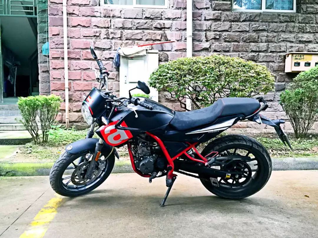 转让成都阿普利亚stxcafe125