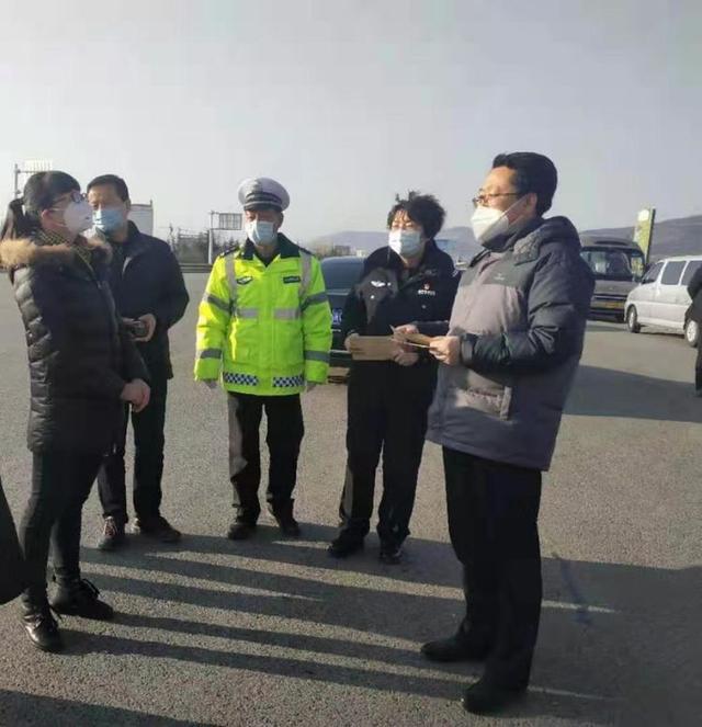 陕西陇县县长赵甲宏深入县公安局检查督导疫情防控工作慰问一线民警