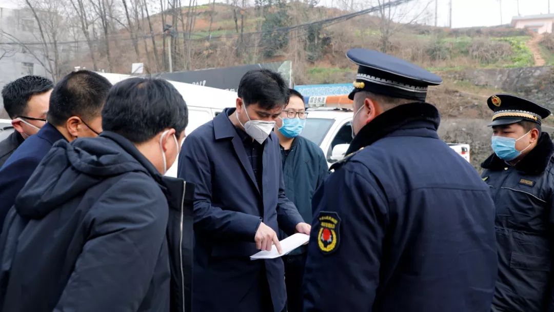 市政府副市长刘建平到恒口  67看望慰问疫情防控一线工作人员