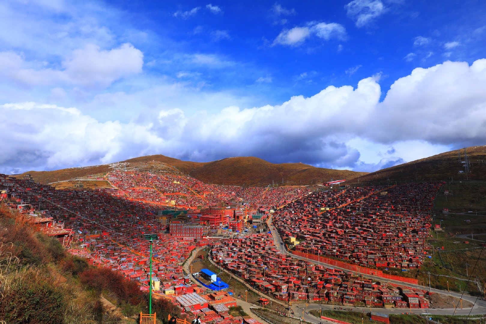 甘孜色达々一个可以触摸天堂的地方,转动经筒寻找善念与禅意