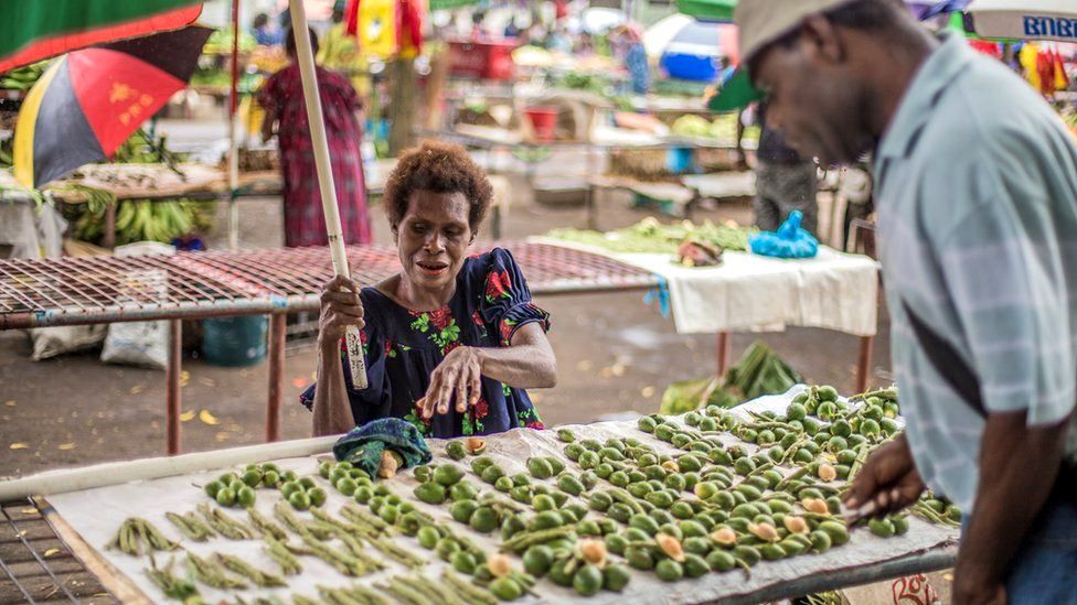 尽管知道嚼槟榔的危害如此之大,可巴布亚新几内亚人仍然喜欢嚼槟榔
