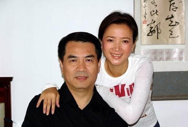 55岁何晴三婚老公曝光,原来是大家熟悉的他,婚后至今恩爱有加