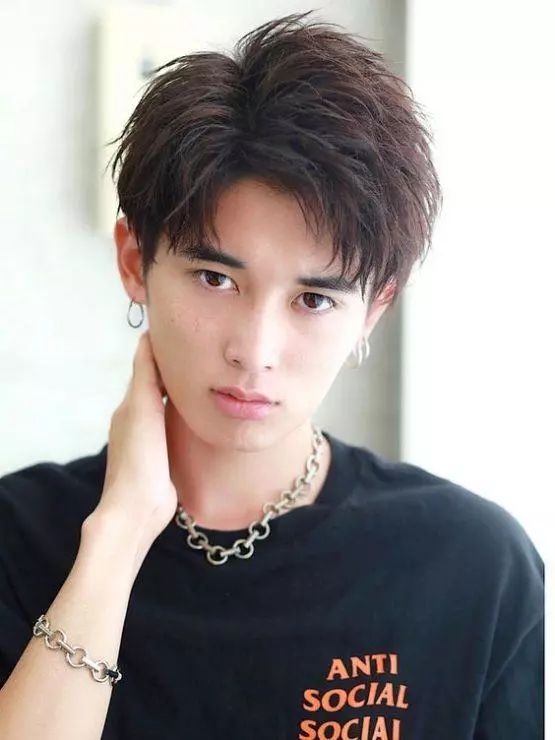 想深受女生的青睐男生人气卷发造型12选创造极致时尚