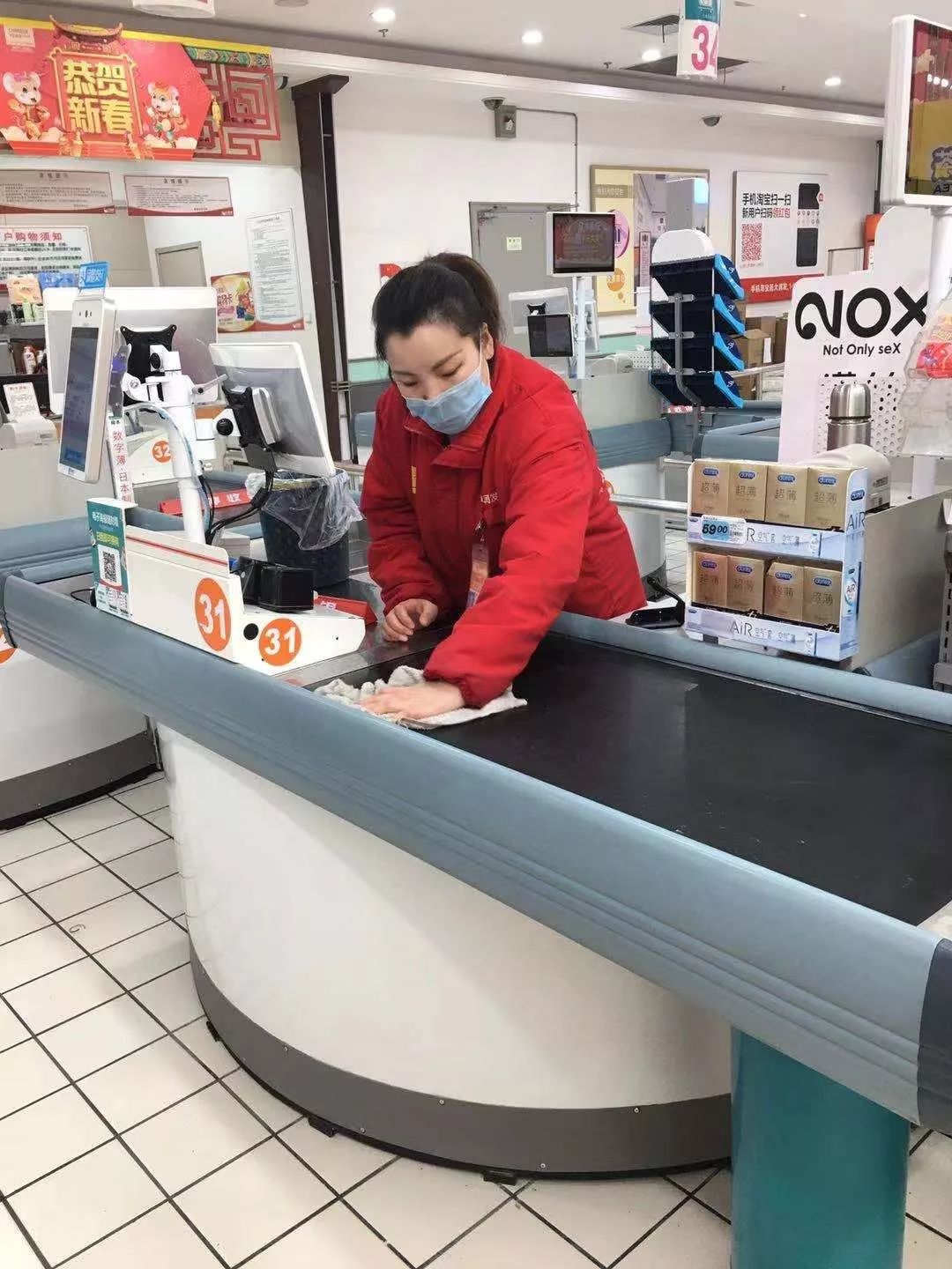 万众一心抗击疫情大润发世茂店在行动