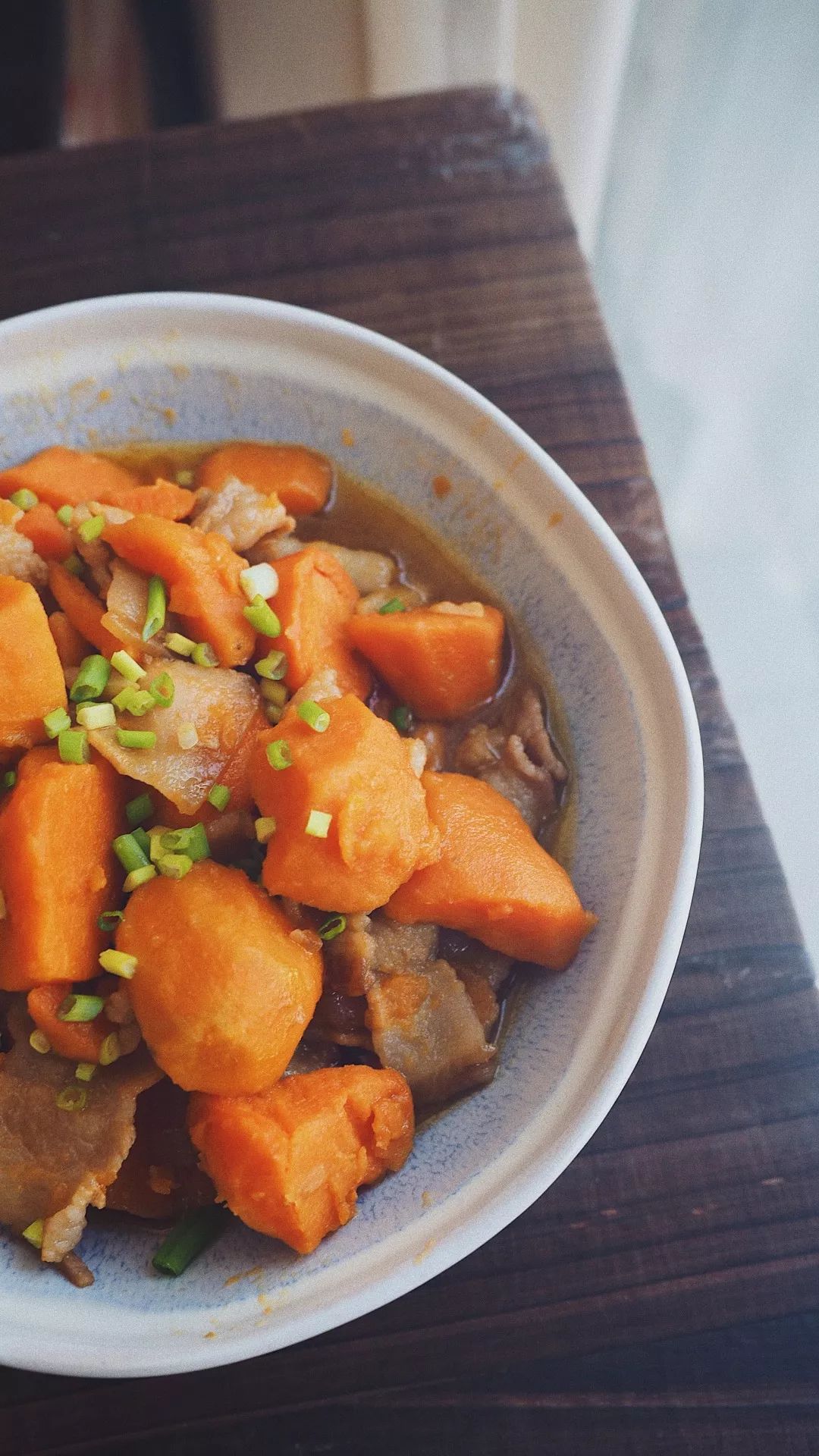 这道地瓜烧肉清甜味美!