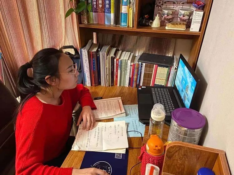 搭建空中课堂让学生宅在家里也能学