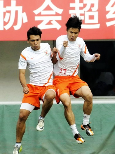 如今效力中乙:身高限制了他的发展_吾提库尔