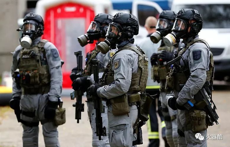 【强者雄心】说起重装警察我还是更喜欢德警造型