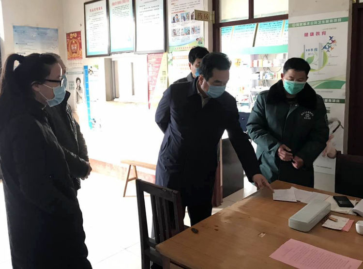 季士峰书记认真听取了渔沃街道新型冠状病毒感染的肺炎