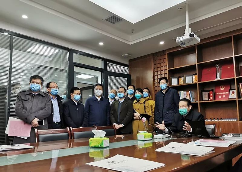 院士工作站执行站长刘红宁,附属医院党委书记刘中勇,院长熊汉鹏,以及