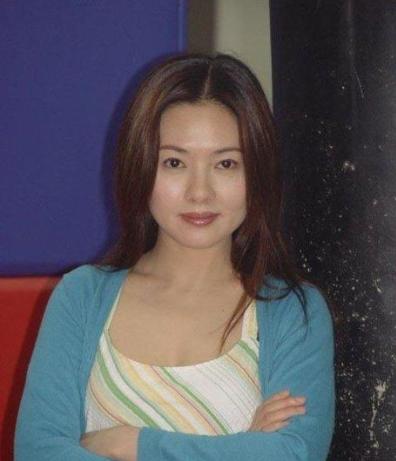 一位号称是张肇麟的导演走上门来,称有办法让她大红大紫.