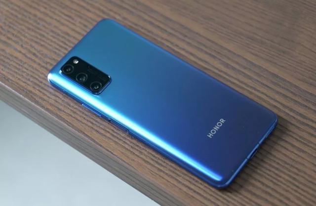 华为是排在了最后一名,但荣耀手机还是挽回了一些颜面,荣耀v30 pro 5g