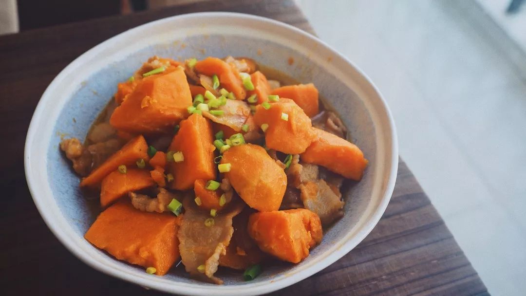 吃瓜啦这道地瓜烧肉清甜味美