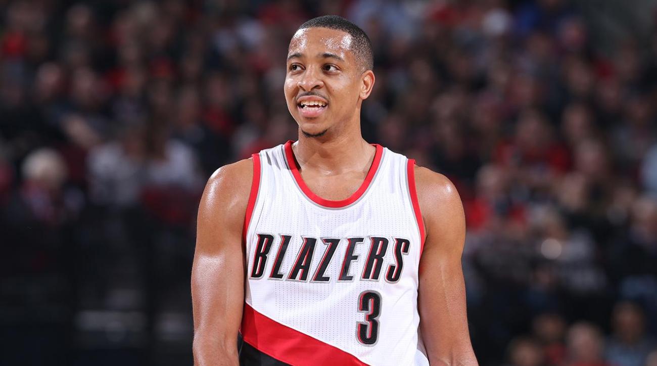 布拉德利波普以及多个次轮选秀权,来得到开拓者队的麦科勒姆 西蒙斯