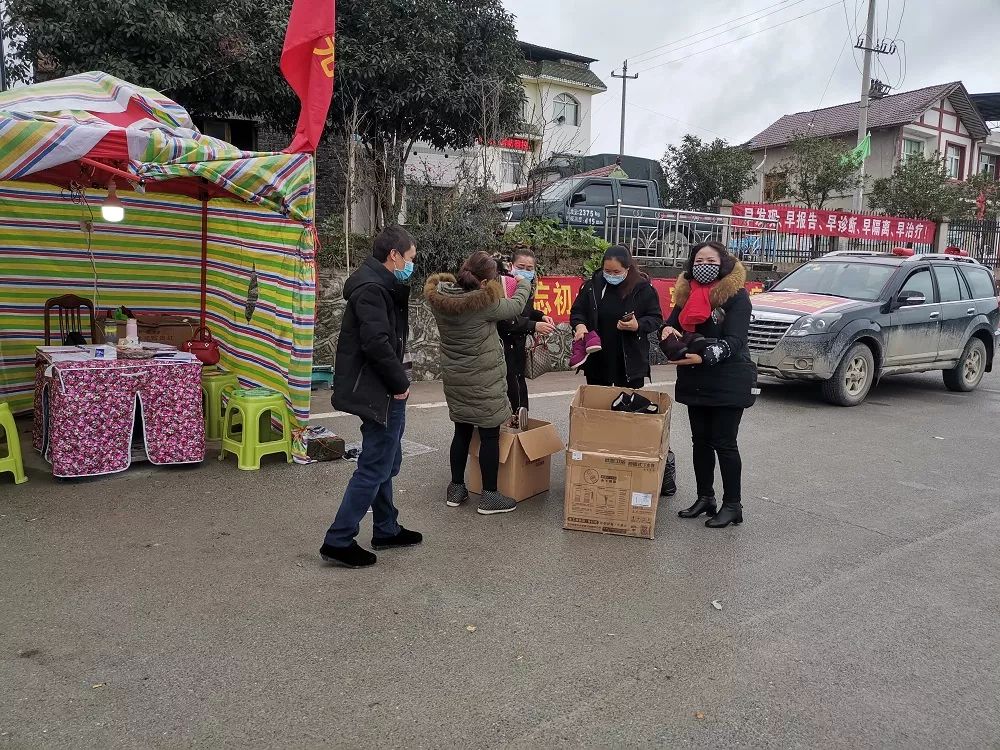 余庆县各界群众以实际行动支持疫情防控工作_构皮滩镇