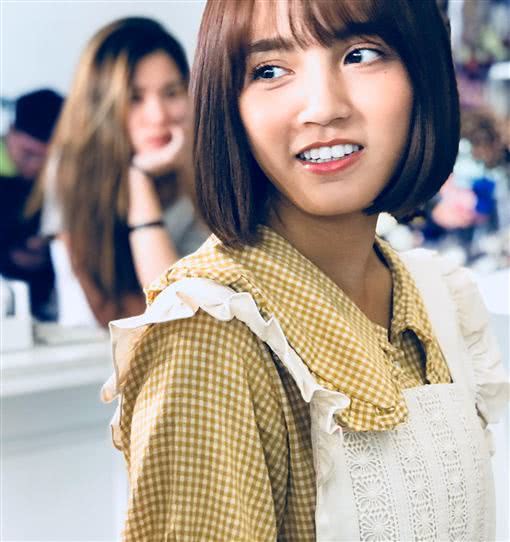 混血女星和男友前任当闺蜜,却被其戴绿帽发亲密照示威_谢雨芝