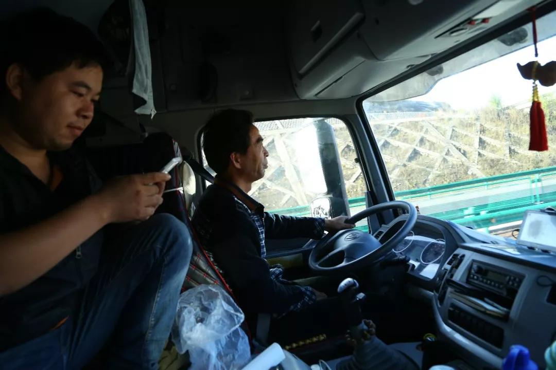 疫情下的3000万货车司机各地停运没有收入每月上万车贷还不起