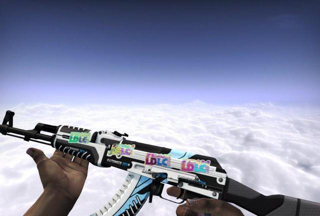 这杆来自于猎杀者的藏品,"ak47-火神"使用了蓝白黑三种颜色的喷漆进行