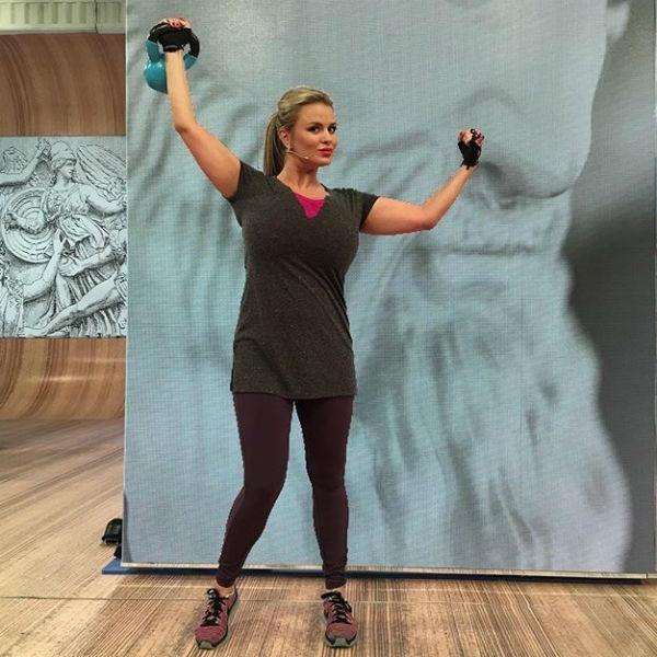 米赛诺维奇是一名俄罗斯体操运动员,她完美继承了俄罗斯血统,拥有白皙