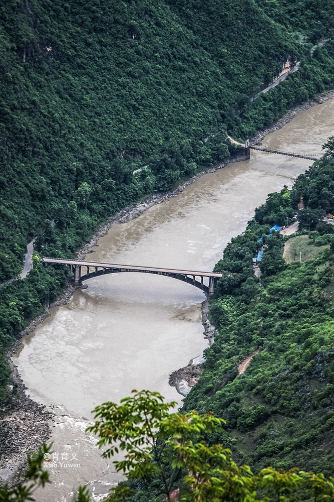 天堑之称的怒江上,有座钢索大吊桥惠通桥,它是抗战胜利的功勋桥
