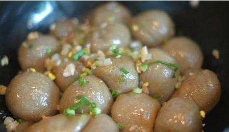 包砣是湖北省通山县的传统特色食品,在通山境内有着悠久的历史.