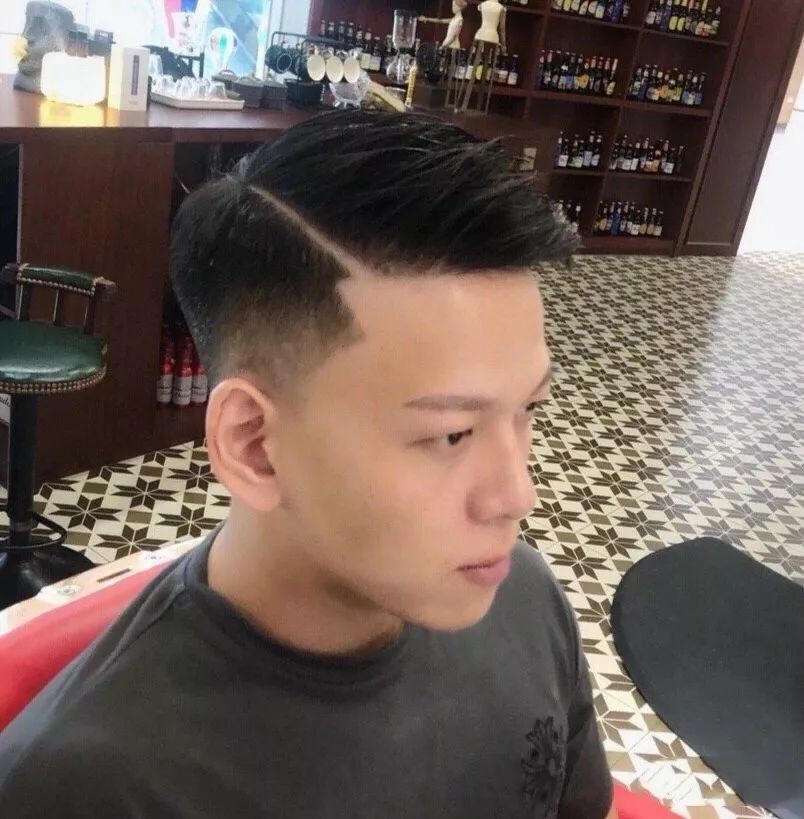 43°28′,东经109°16′～114°49′,东西长458公里,南北宽442公里