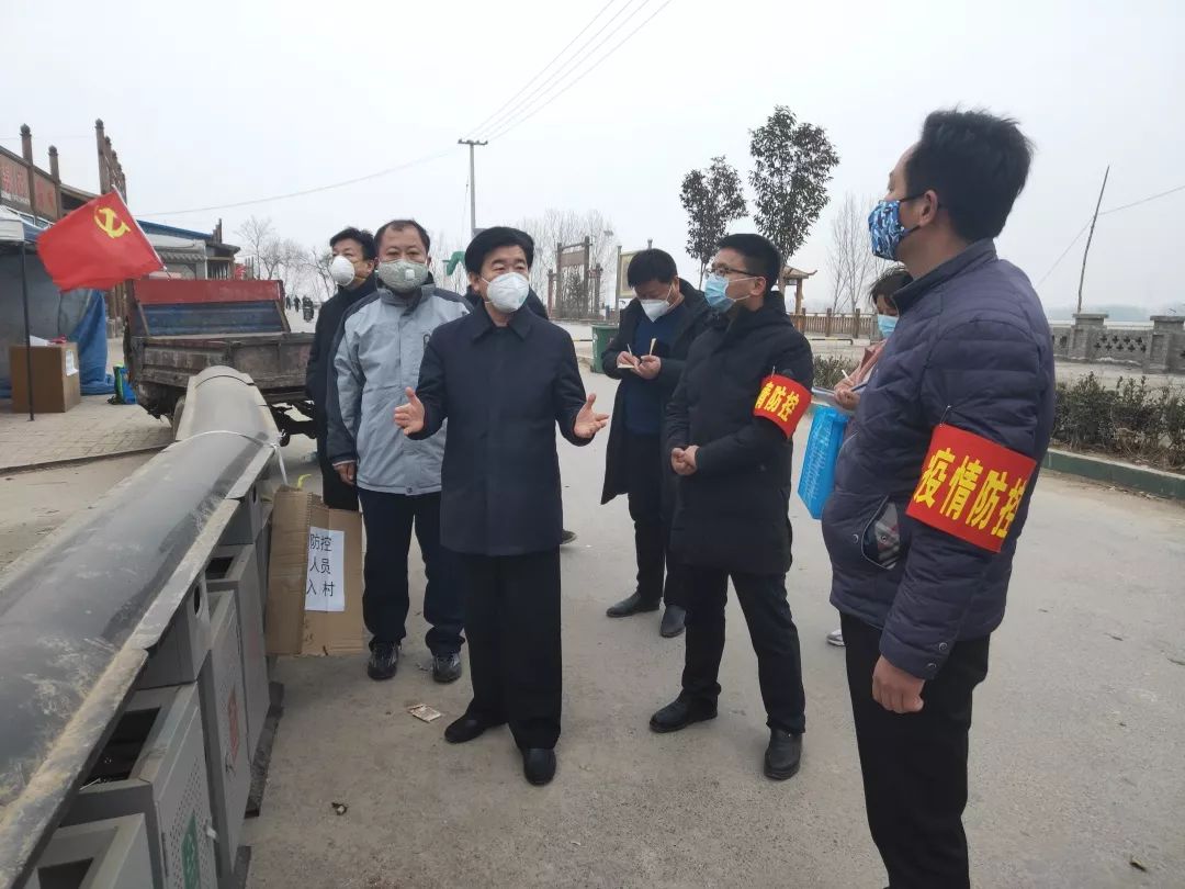 在营镇乡西营村,红庙乡西宋村,金滩镇金北村检查点,房延生都认真查看