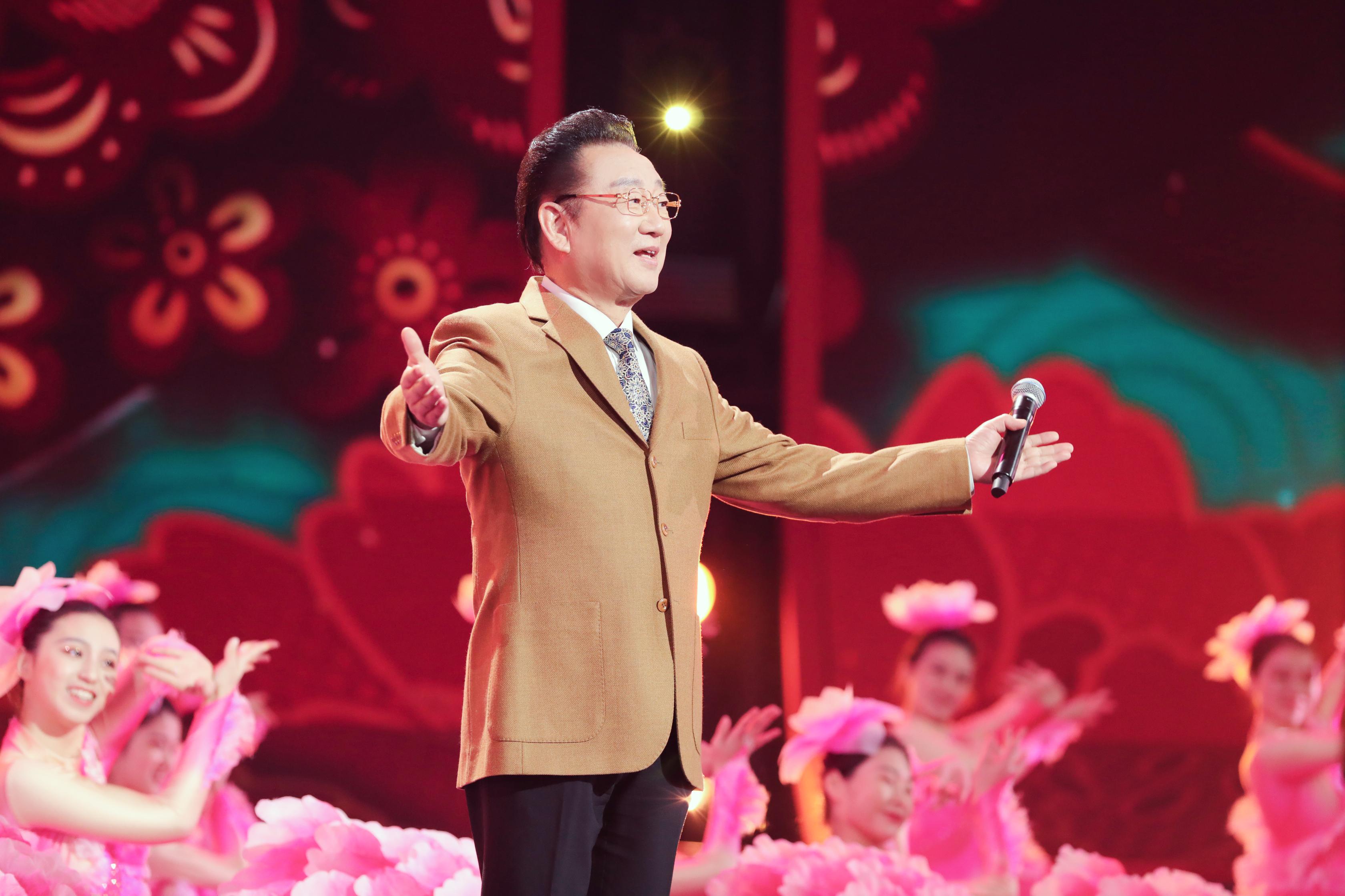 江苏卫视元宵荔枝灯会蒋大为降央卓玛带来经典老歌