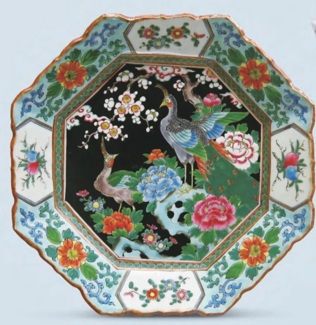 历代瓷器上的孔雀纹装饰技法与特征