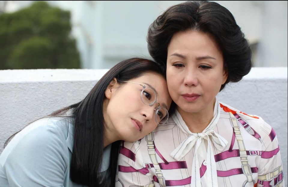 TVB女艺人曾和张国荣、王菲演情侣,如今59岁复出新剧演母亲_文雪儿