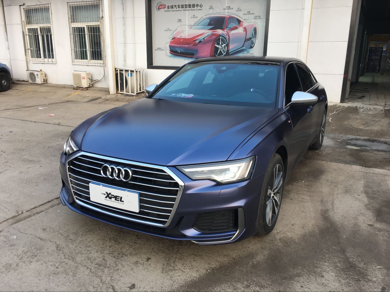 奥迪a6全车改色电光子夜蓝