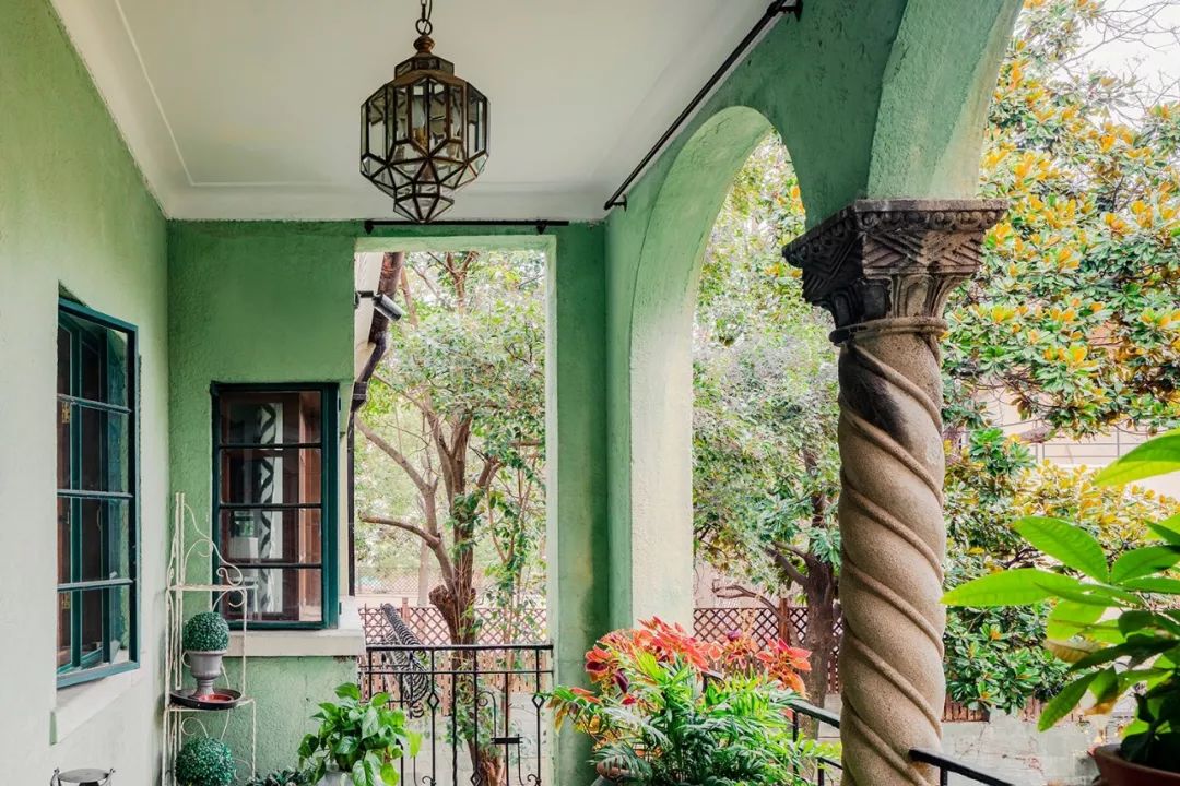 阳光铺平了曾经的"霞飞路"留下的辉煌历史与海派精致,作为上海的个性