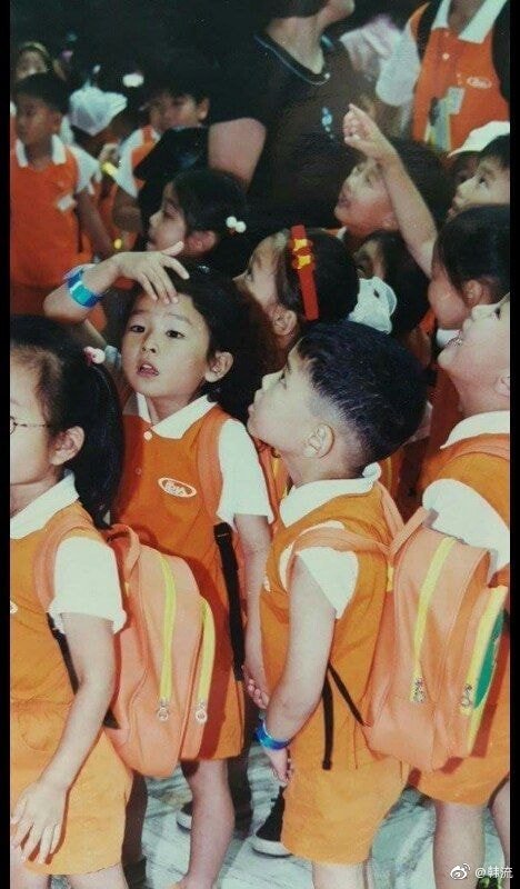 theqoo热议:和小时候长得一模一样的姜涩琪