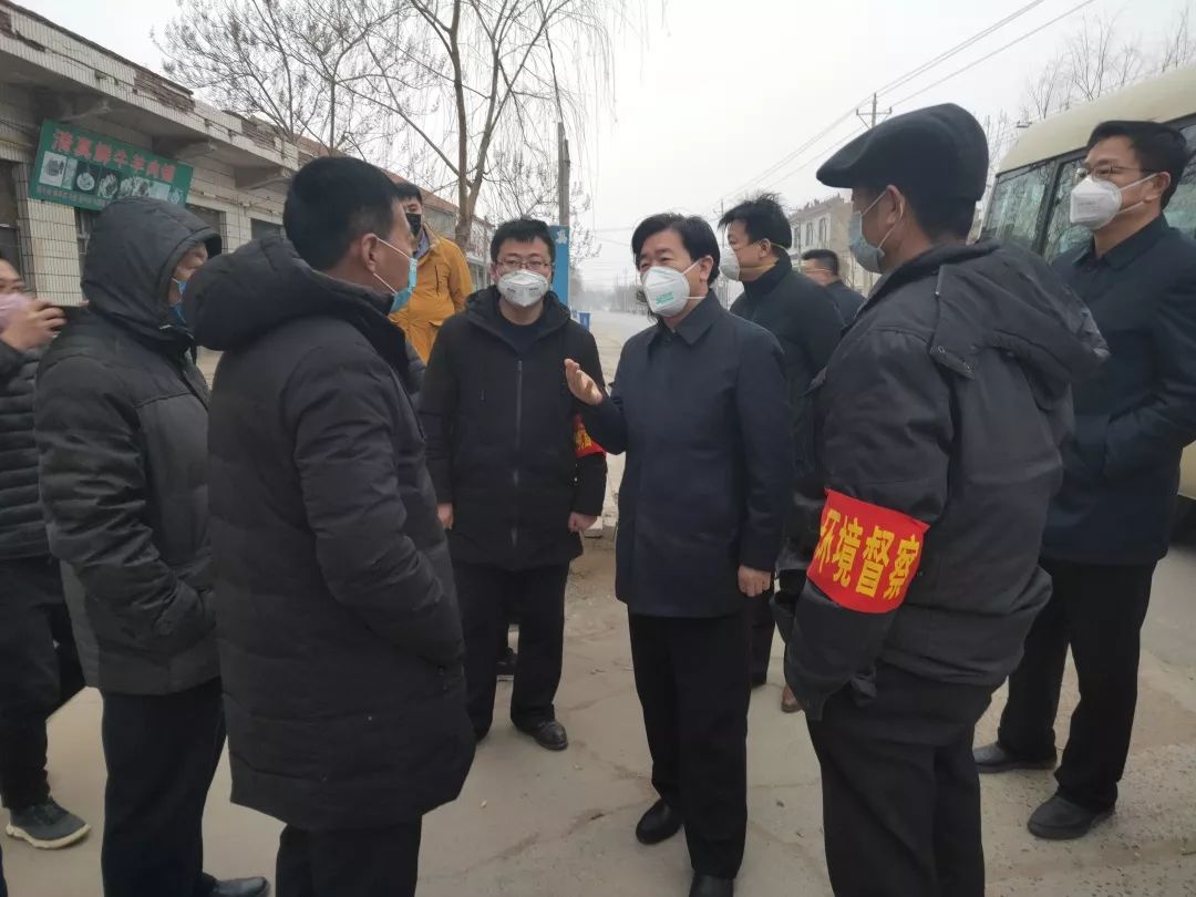 在营镇乡西营村,红庙乡西宋村,金滩镇金北村检查点,房延生都认真查看