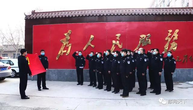 高邑县公安局组织开展战疫情宣誓,签名活动