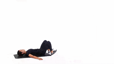 动作4 ·后退箭步蹲是箭步蹲的一种变化式,能更好的带给臀部肌肉刺激