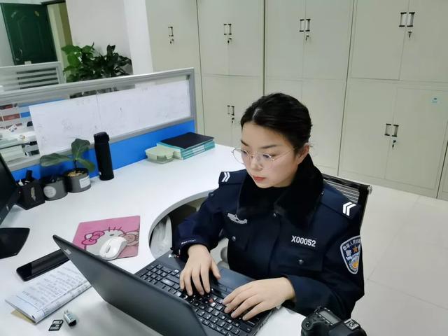 许燕女辅警图片图片