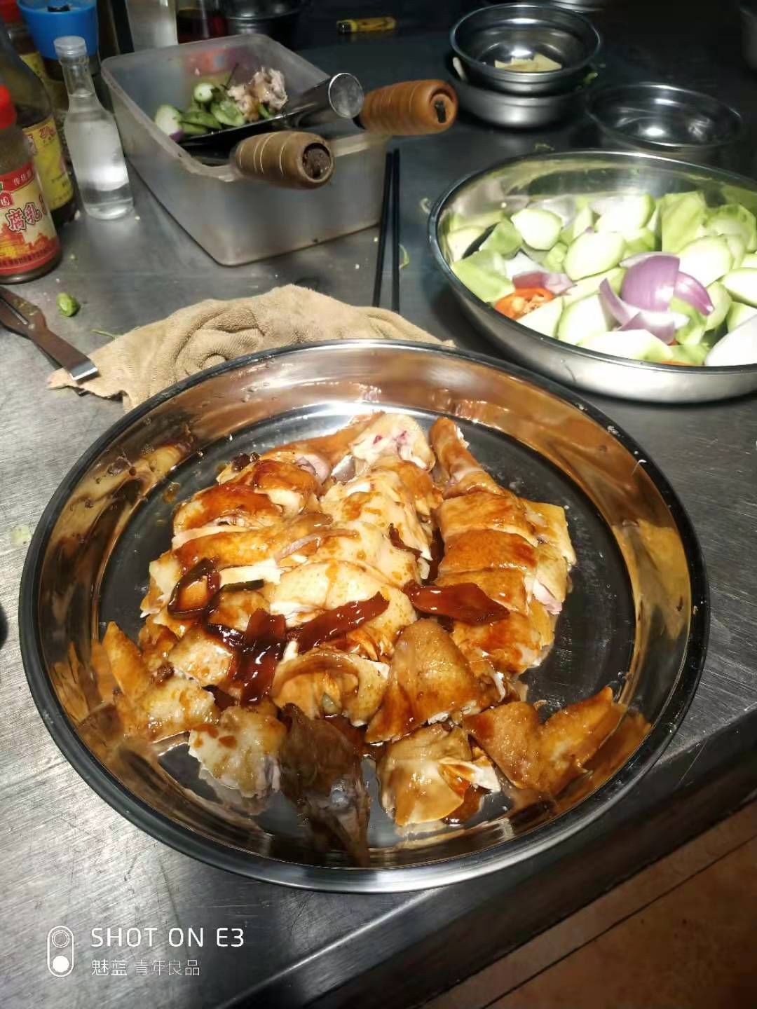 主打菜品:大盘菜,鸡炆蟹,啫啫大肠鸡,焗蟹,牛脯煲,羊肉煲订餐须知