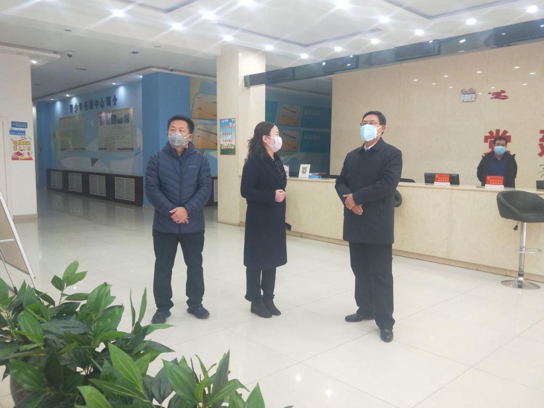 巴图吉雅深入包联社区督查指导疫情防控工作