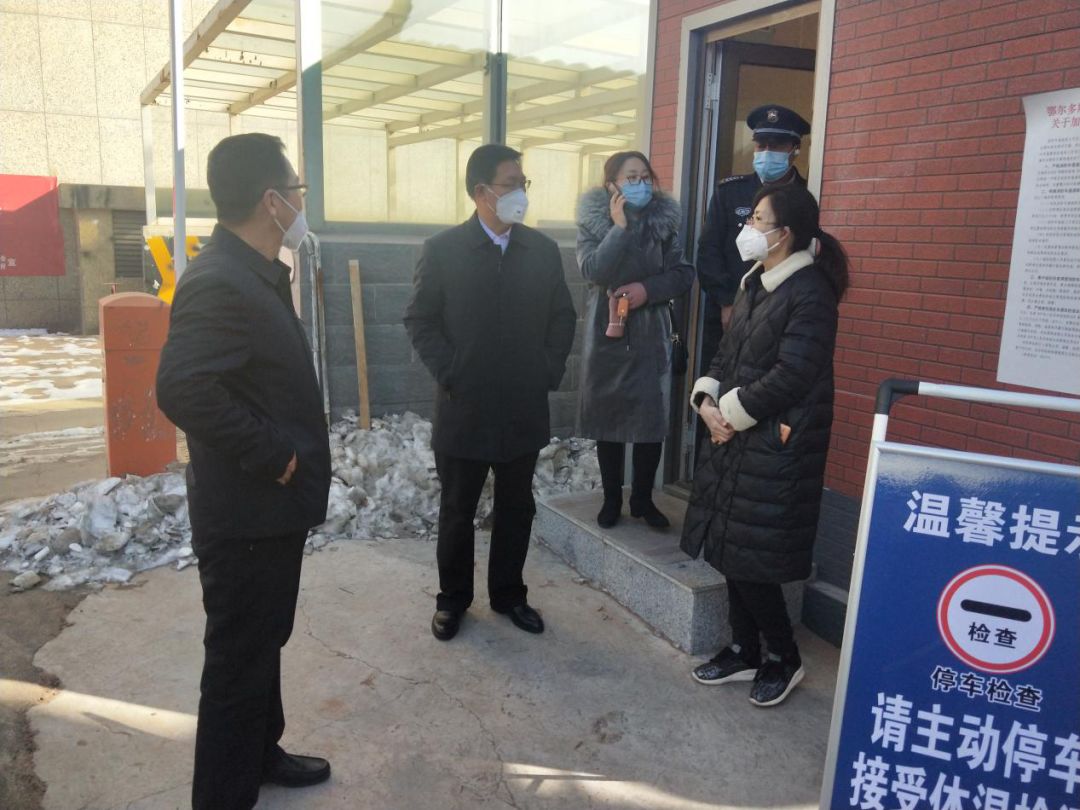 巴图吉雅深入包联社区督查指导疫情防控工作