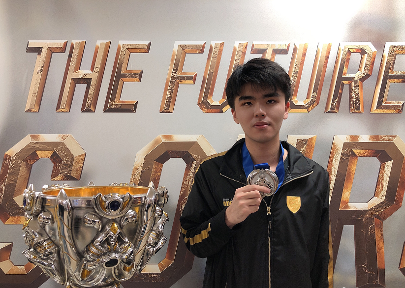 林炜翔拿出亚索操作极其离谱,这一波操作让队友集体满屏问号!