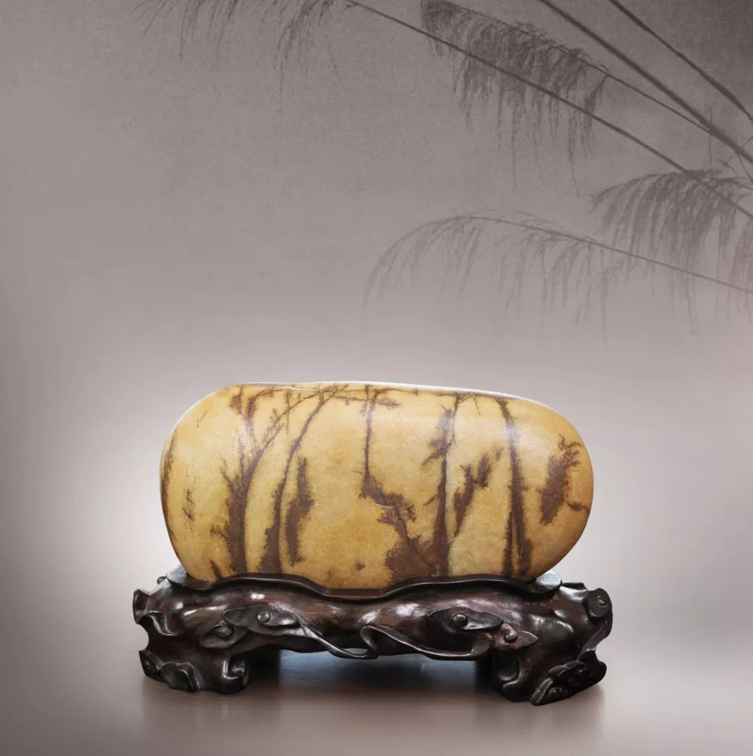 就长江画面类奇石而言,形,色,质皆居于从属位置.