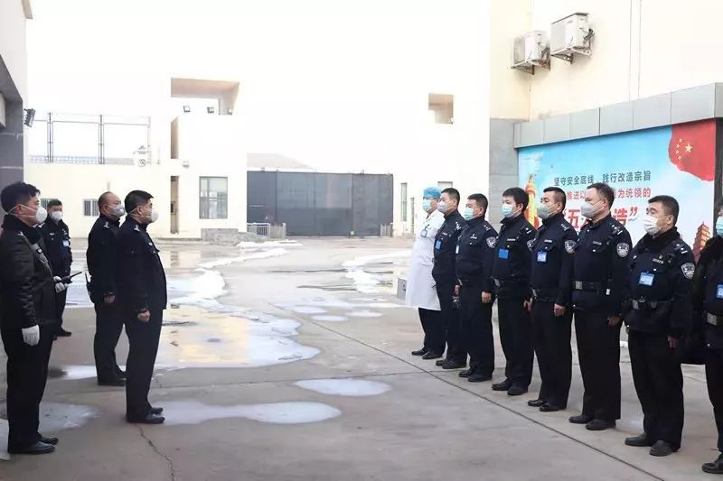 动手 包一桌水灵灵的迎春饺子饱含了全体监狱警察的美好期待草长莺飞