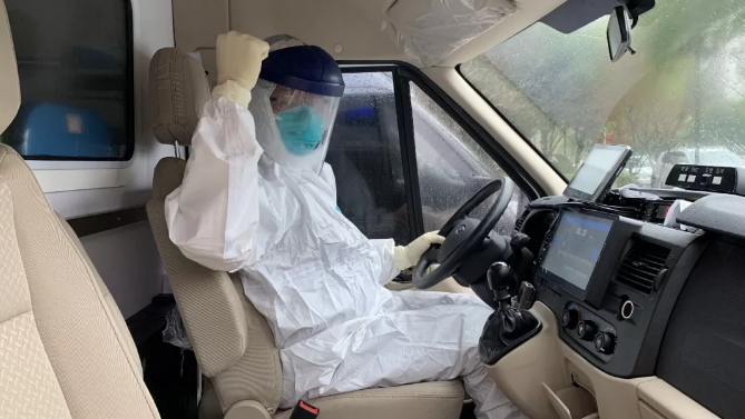 救护车|“超人”爸爸以救护车为家