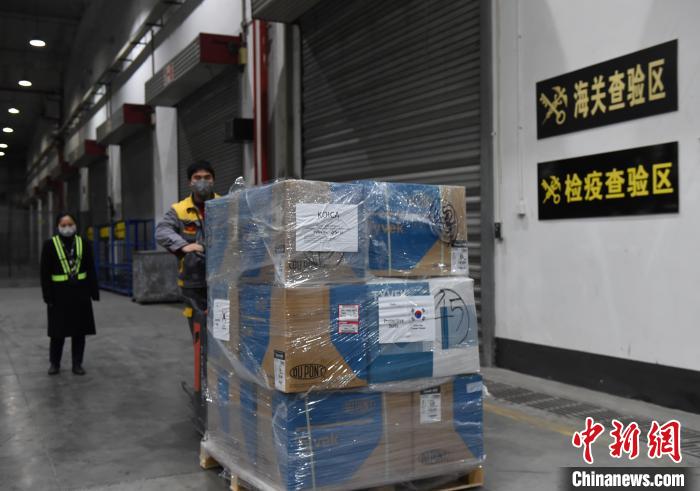韩国外交部捐赠医疗防护物资支援重庆抗疫