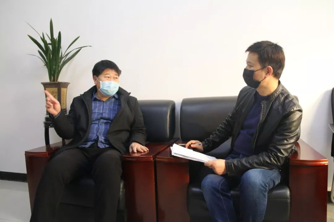 记者张欣专访市教体局局长余金喜和市文广局局长张伏生