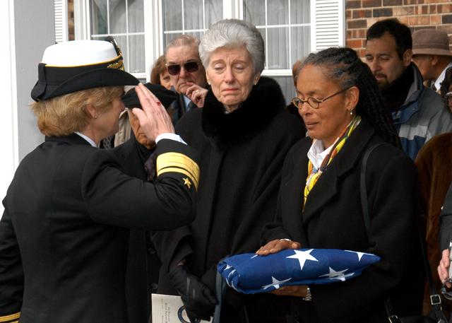 国防大学女校长,中将军衔,当过部队参谋长,擅长搞作战情报_伊丽莎白·