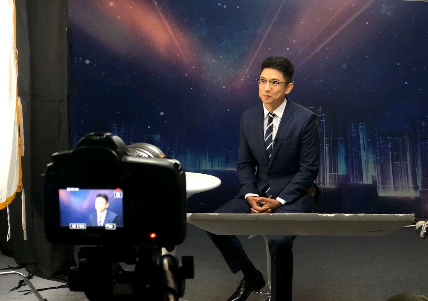 主持人大赛35岁的电台新闻主播姚轶滨能获得总决赛铜奖很神奇