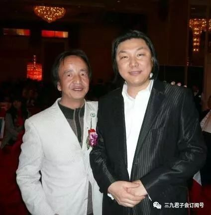 【君子名人录】男高音杨霖用《祝福》的歌声给您拜晚年了!