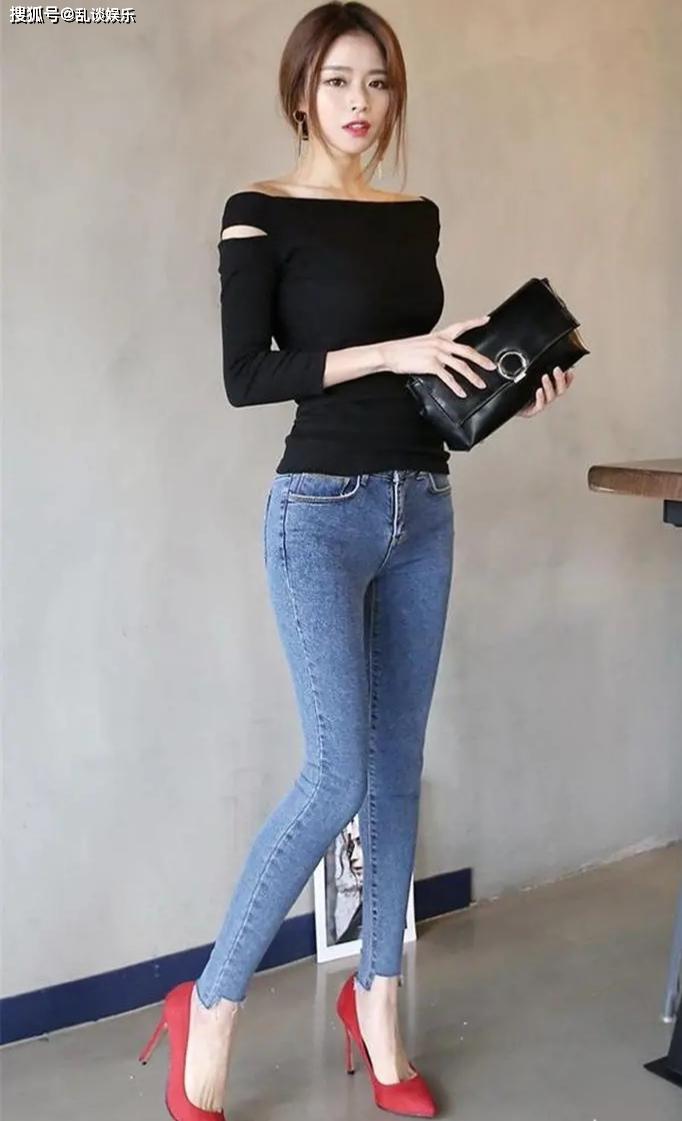 紧身牛仔裤对于女孩来说真是怎么穿怎么好看太美了